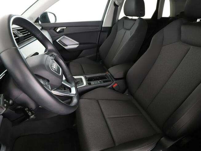 Audi Q3 PHEV automat full LED navi klima auto virtual cocpit grzane fotele