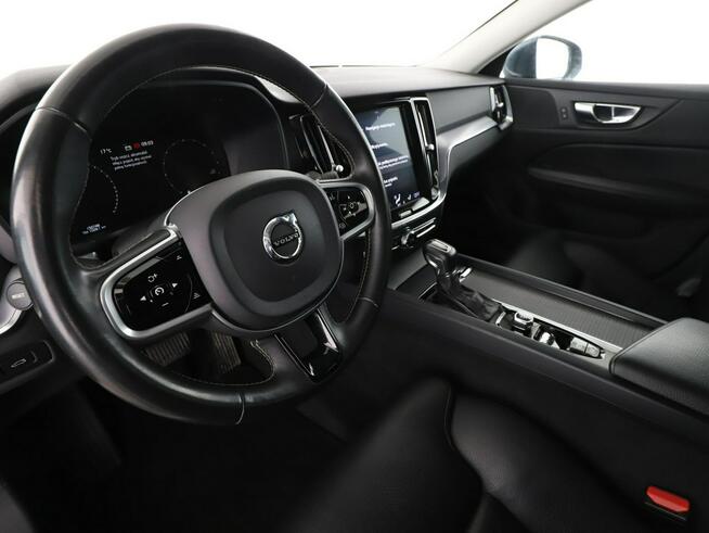 Volvo V60 2.0 D4 Automat AWD Momentum Pro Navi Tempomat Grzana Skóra Kamera LED