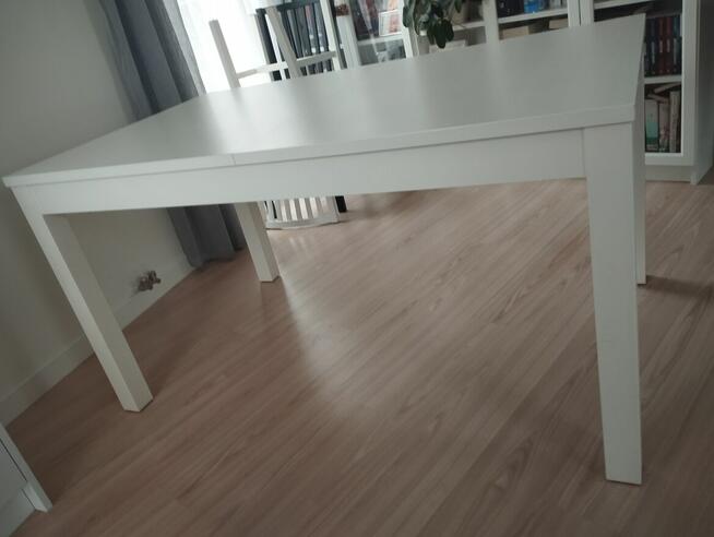 Sprzedam stół rozkładany biały i 4 krzesła