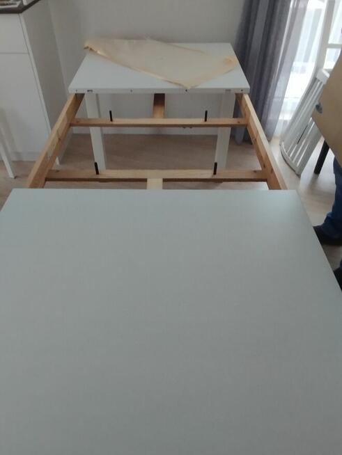 Sprzedam stół rozkładany biały i 4 krzesła