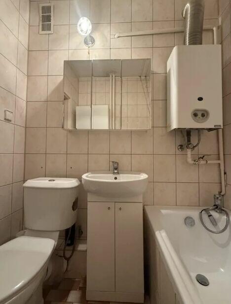 Ustawna kawalerka o powierzchni 33m2, z oddzielną kuchnią