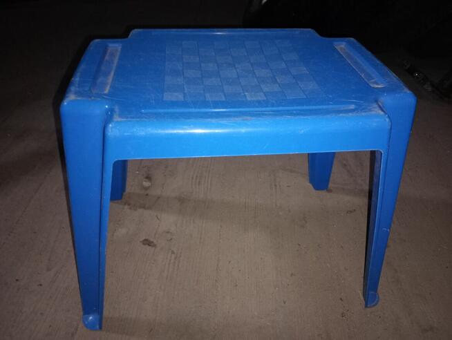 Stół dziecięcy z krzesłami