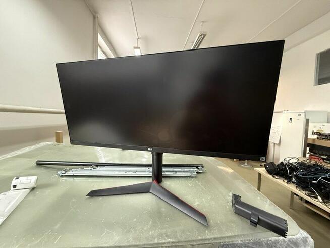 Wyposażenie biura, sprzęt komputerowy Vile Monarch