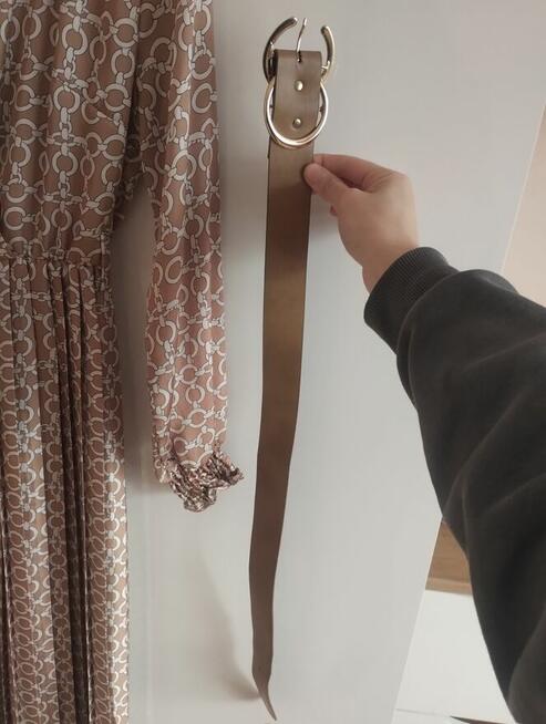 Złota sukienka plisowana imprezowa z paskiem midi s