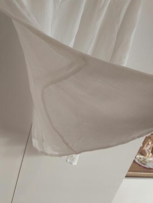 Biała bluzka z szerokimi rękawami diverse s glamour dekolt v