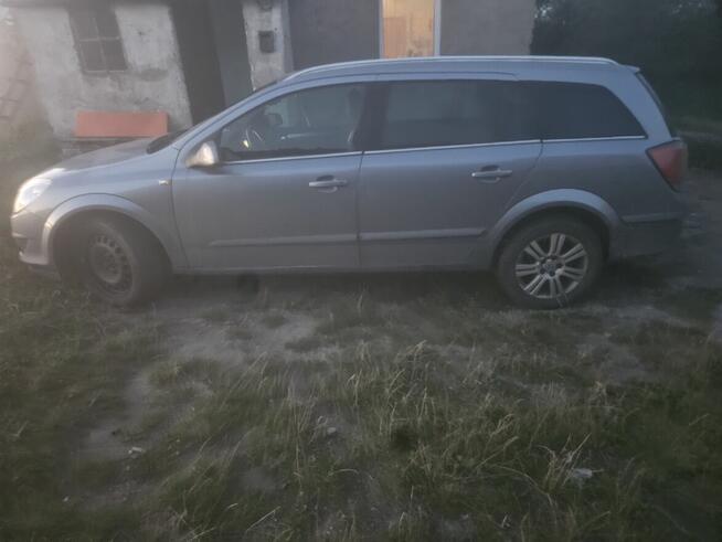 Syndyk sprzeda samochód Opel Astra