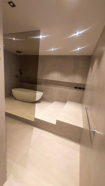 Układanie płytek, duże formaty,