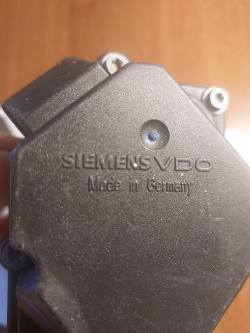 Przepustnica VOLKSWAGEN 03G128063