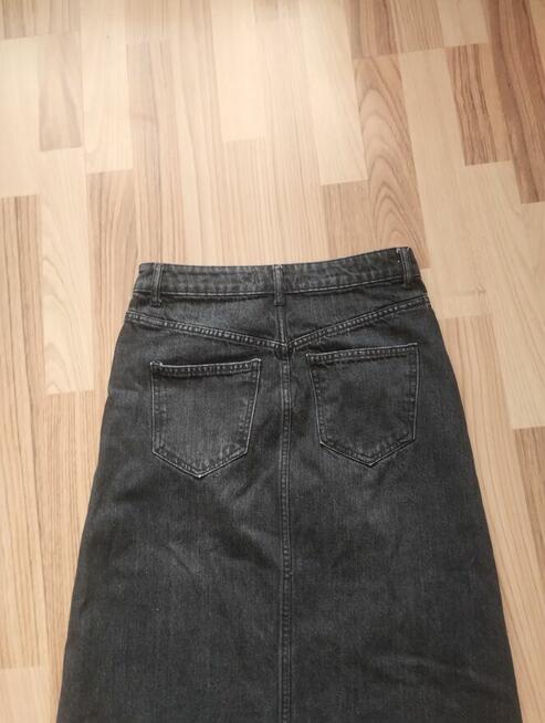 Czarna spódnica jeansowa długa z rozcięciem s