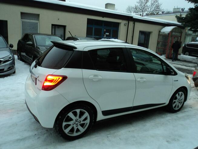sprzedam ładną TOYOTE YARIS z 2015r 1.5 HYBRYDA+benz 100KM udziela.GW