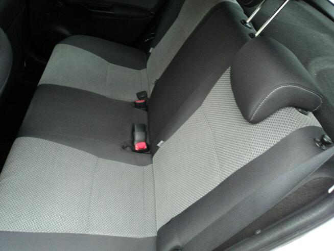 sprzedam ładną TOYOTE YARIS z 2015r 1.5 HYBRYDA+benz 100KM udziela.GW