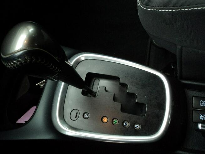 sprzedam ładną TOYOTE YARIS z 2015r 1.5 HYBRYDA+benz 100KM udziela.GW