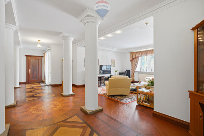 Luksusowa rezydencja z basenem i bacówką, 1,2 ha