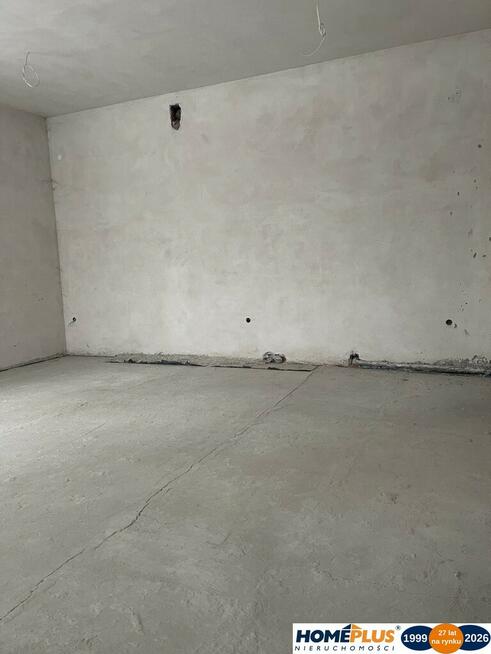 Budynek pod działalność 1400 m², plac manewrowy.