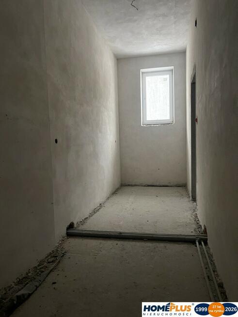 Budynek pod działalność 1400 m², plac manewrowy.