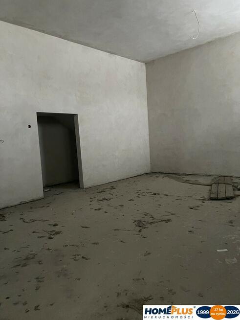 Budynek pod działalność 1400 m², plac manewrowy.