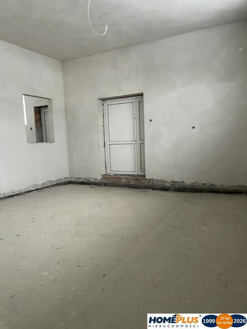 Budynek pod działalność 1400 m², plac manewrowy.