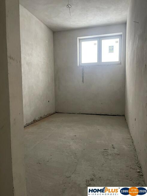 Budynek pod działalność 1400 m², plac manewrowy.