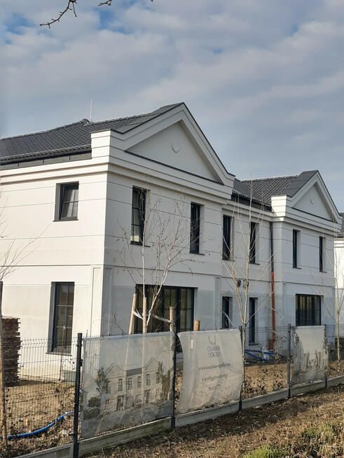 Wyjątkowy dom z ogrodem, garażem w wysokim standardzie wykończenia architektury
