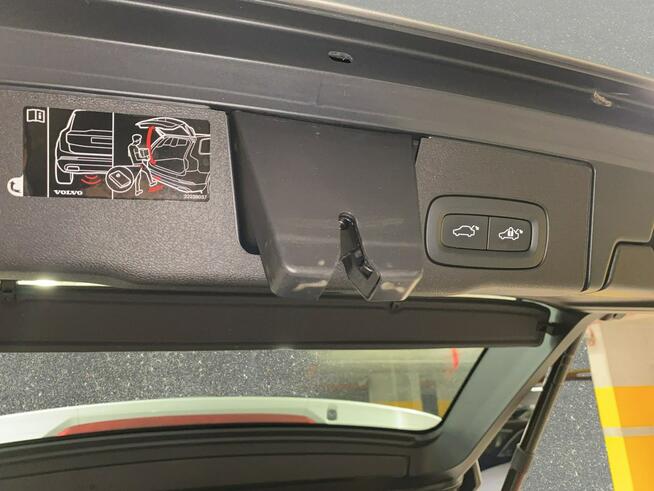 Volvo XC 60 Momentum Pro 2.0 B4D 197KM automat 2021 r., salon PL, I wł., f-a VAT