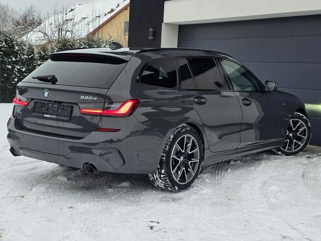 330e Mpakiet /przepiękna/ F-VAT 23% /zarysowany bok