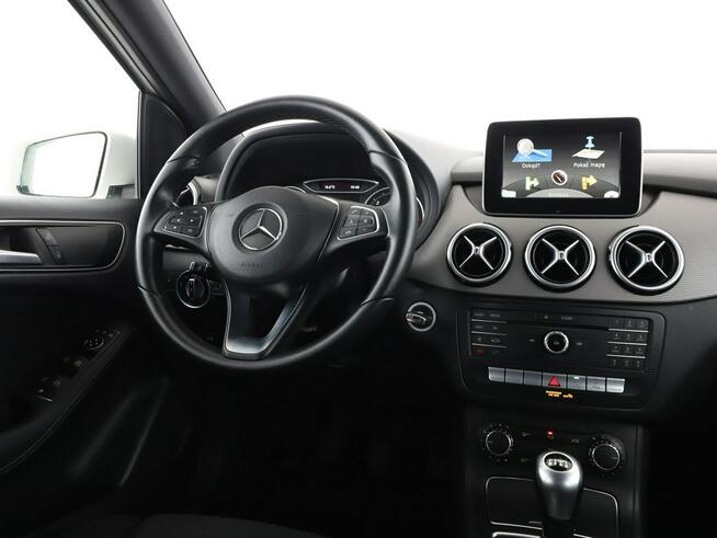 Mercedes B 180 navi kamera i czujniki parkowania klima