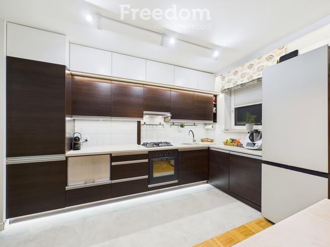 * dwa balkony * cegła * zamknięte osiedle *