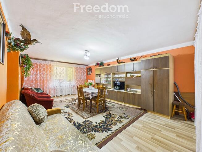 Bliźniak z budynkiem gospodarczym i garażem