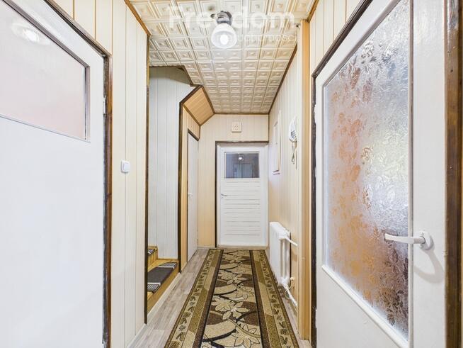 Bliźniak z budynkiem gospodarczym i garażem