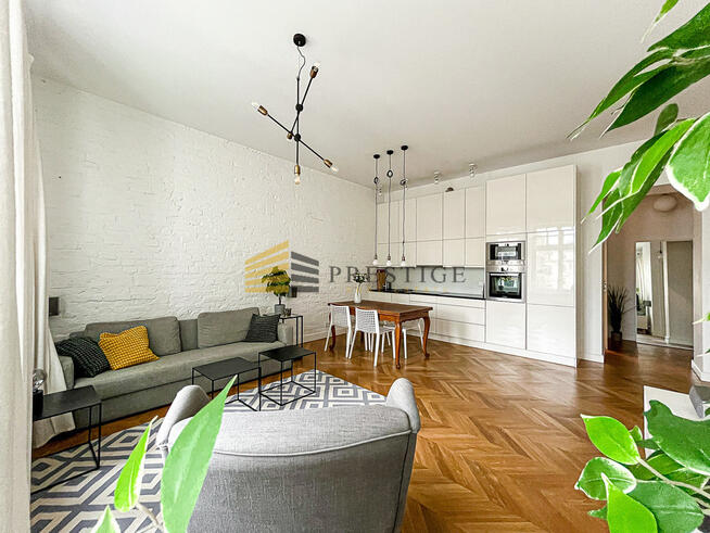 PRESTIŻOWY APARTAMENT W ZREWITALIZOWANEJ KAMIENIC