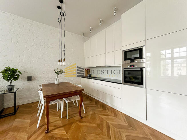 PRESTIŻOWY APARTAMENT W ZREWITALIZOWANEJ KAMIENIC