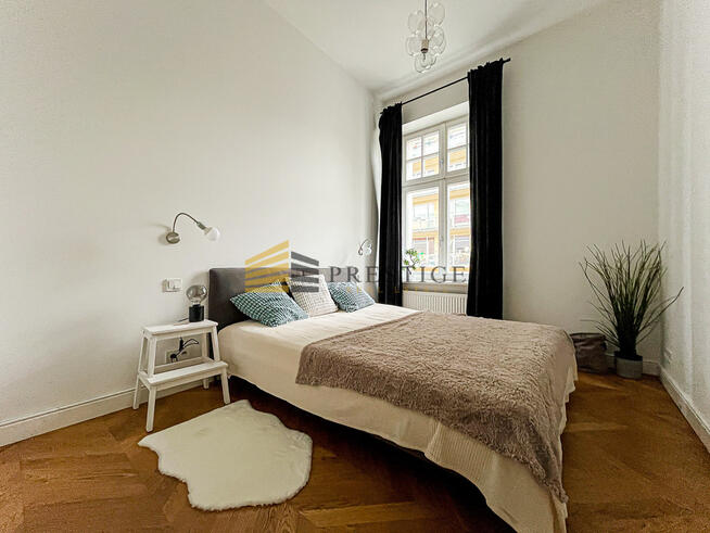 PRESTIŻOWY APARTAMENT W ZREWITALIZOWANEJ KAMIENIC