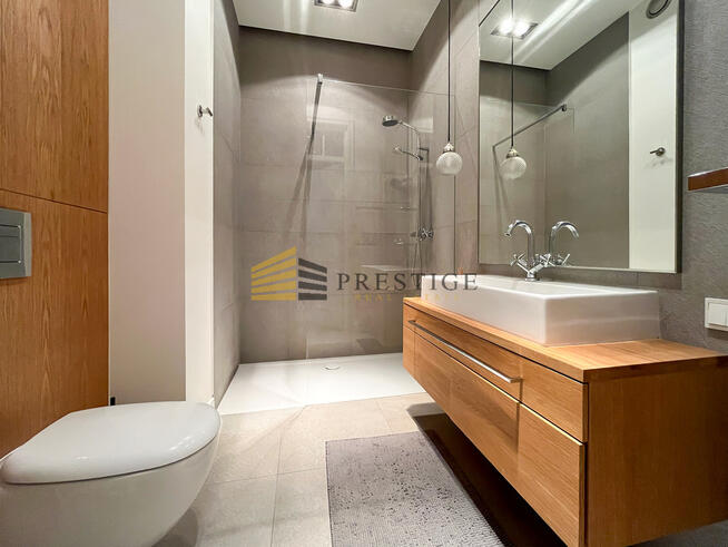 PRESTIŻOWY APARTAMENT W ZREWITALIZOWANEJ KAMIENIC