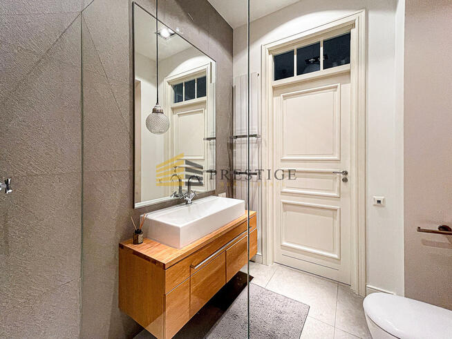 PRESTIŻOWY APARTAMENT W ZREWITALIZOWANEJ KAMIENIC