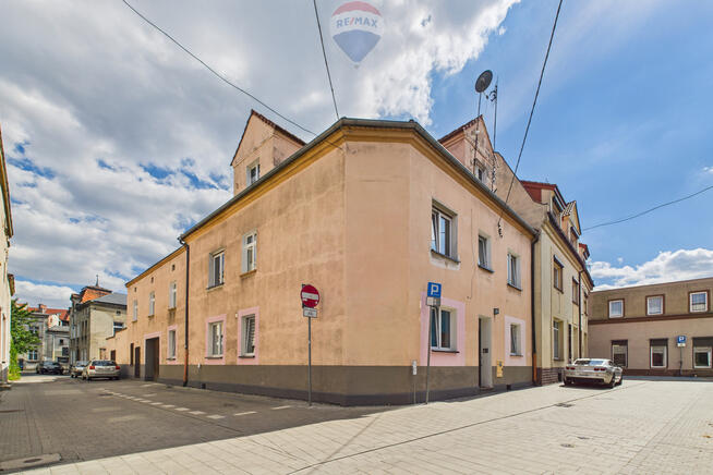 Kamienica: mieszkania, 2 lokale usługowe, 3 garaże