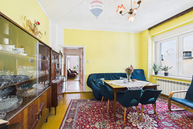 Kamienica: mieszkania, 2 lokale usługowe, 3 garaże