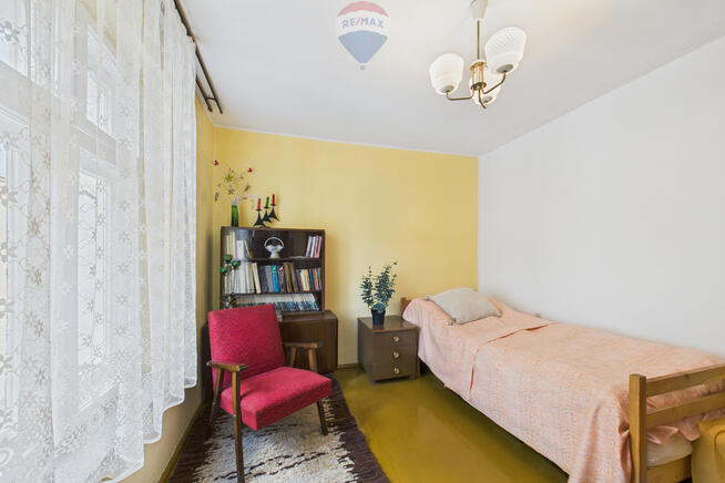 Kamienica: mieszkania, 2 lokale usługowe, 3 garaże