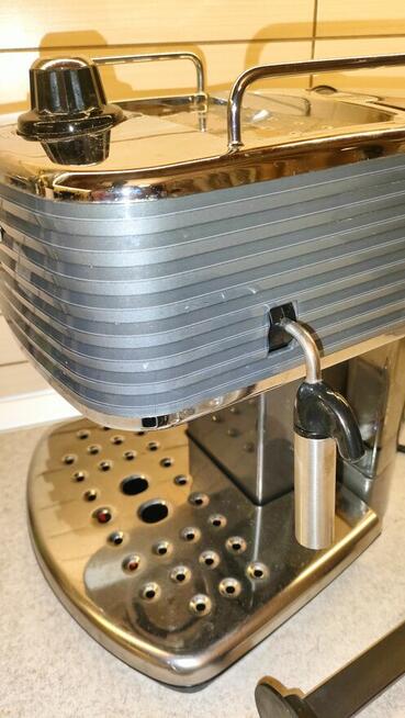 Kolbowy ekspres do kawy DeLonghi Scultura ECZ 351.GY