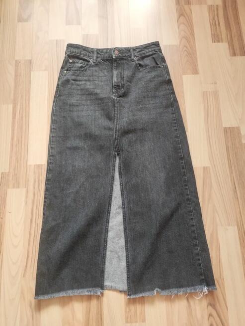 Czarna spódnica jeansowa długa z rozcięciem s