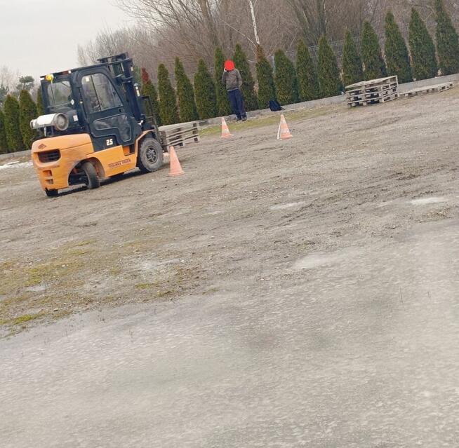 Kursy na wózki widłowe Oława – egzamin UDT w cenie