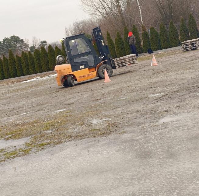Kursy na wózki widłowe Oława – egzamin UDT w cenie