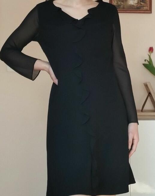 Czarna sukienka z falbanką imprezowa s