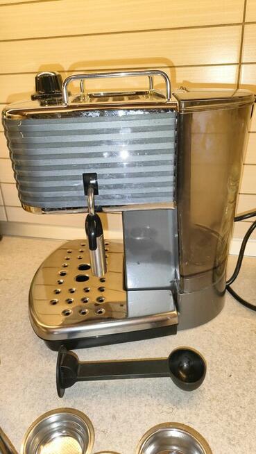 Kolbowy ekspres do kawy DeLonghi Scultura ECZ 351.GY