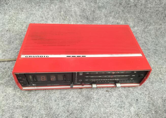 Zegar taśmowy radio Grundig Sono-clock b20