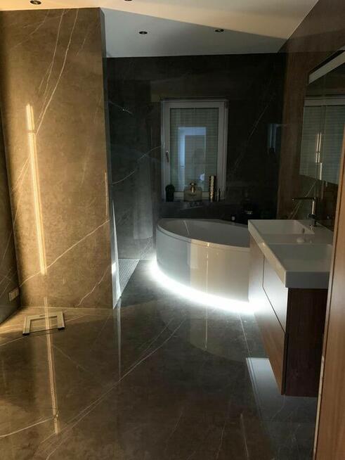 Układanie płytek, duże formaty,