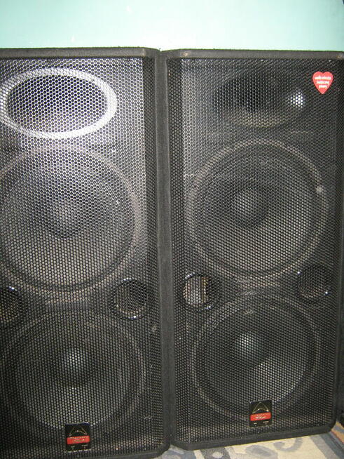 SPRZEDAM KOLUMNY ESTRADOWE I PIECYK GITAROWY