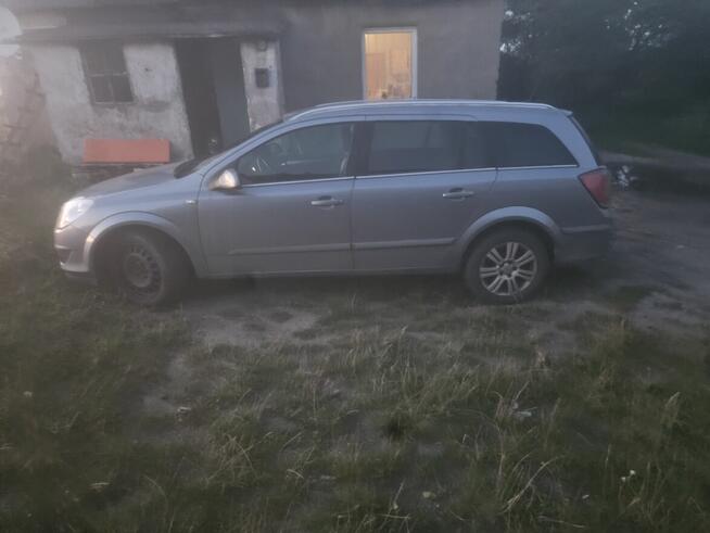 Syndyk sprzeda samochód Opel Astra