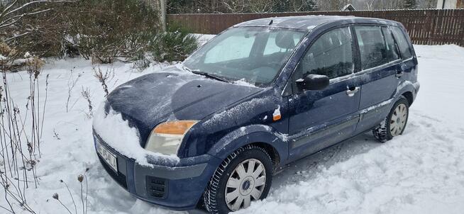 Syndyk sprzeda samochód Ford Fusion