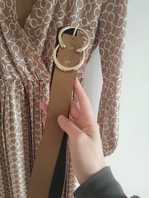 Złota sukienka plisowana imprezowa z paskiem midi s