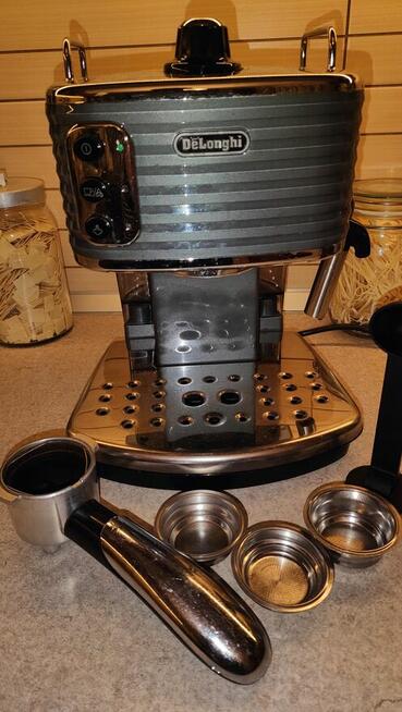 Kolbowy ekspres do kawy DeLonghi Scultura ECZ 351.GY